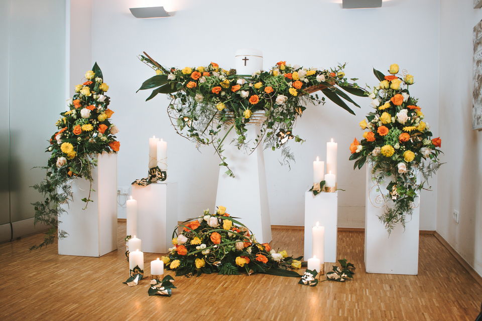 Trauerschmuck mit Urne